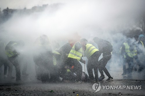 "佛 '노란 조끼' 집회 다룬 가짜뉴스 페이스북에 넘쳐나"