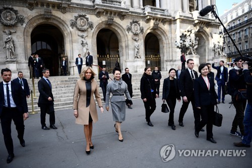 시진핑 佛 국빈방문 본격 돌입…개선문서 헌화·엘리제궁서 만찬