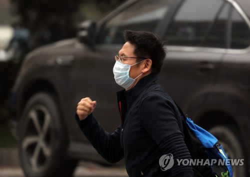 양회 끝나자 베이징 또다시 스모그…"뿌연 하늘 숨막혀"