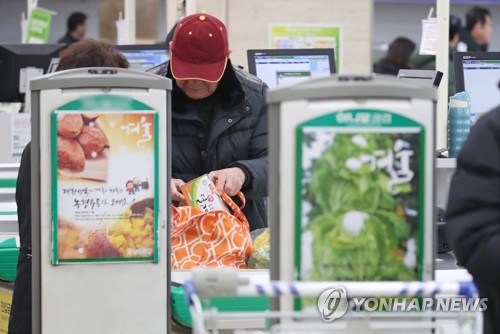 대형마트도 카드수수료 인상 반발…현대차처럼 접점 찾을까