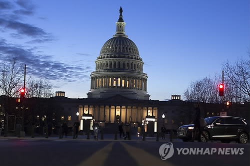 美의회, 국방예산 멕시코 장벽건설비 전용에 반발