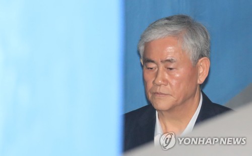 '국정원 돈 1억 수뢰' 최경환, 대법원에 헌법재판 신청