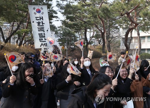 日외무상, 文대통령 기념사에 "韓, 징용판결 제대로 대응해야"