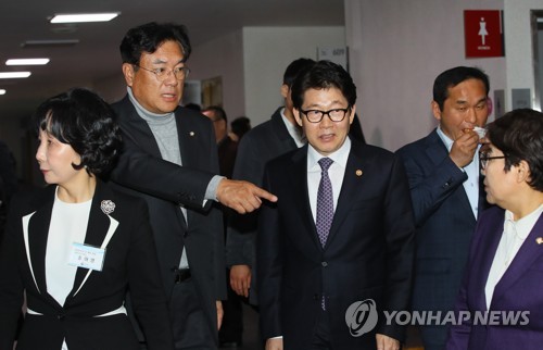 환경장관 "중국, 미세먼지 한국유입 인정…저감 큰 압박 느껴"