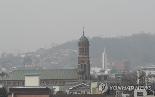 '앞이 안 보여요'…전북 뒤덮은 잿빛 미세먼지