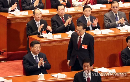 중국 전인대 엄중한 경비 속 개막…시진핑 시종 '무표정'