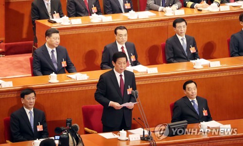 중국 전인대 엄중한 경비 속 개막…시진핑 시종 '무표정'