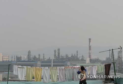 서쪽 중국, 동쪽 공단…미세먼지에 갇힌 산업도시 '숨이 턱턱'