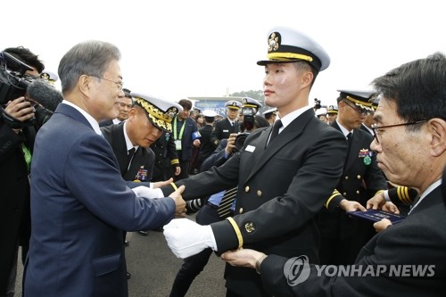 [전문] 文대통령 "최대한 전쟁 억제하되 싸우면 이기는 군대 돼야"