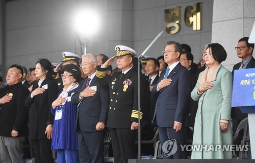 [전문] 文대통령 "최대한 전쟁 억제하되 싸우면 이기는 군대 돼야"