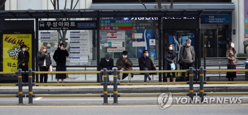 출근길 미세먼지 기승…오후엔 바람 불어 해소될 듯