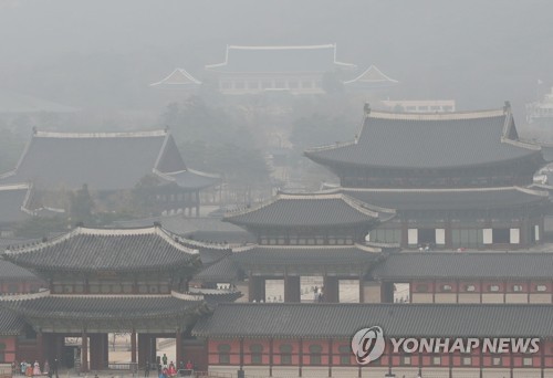 환경부 "야외용 공기정화기 개발해 도심에 설치…경제에도 도움"