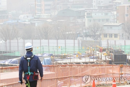 기재부 "미세먼지 심하면 공공공사 일시중단, 지연보상금 면제"