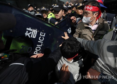 대우조선 매각 본계약 체결에 지역사회·노조 일제히 비판