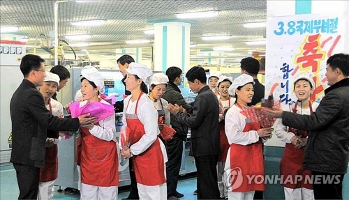 '세계 여성의 날' 지구촌 '들썩'…곳곳서 "차별 없는 세상" 함성