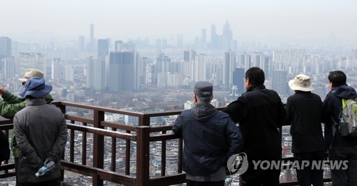 미세먼지 수그러든 주말…'숨통'트인 시민들 마스크 없이 나들이