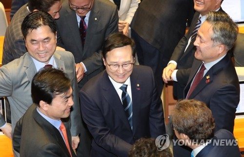 '노동 유연화' 꺼내든 홍영표에 노동계 우려…"편향성 드러내"