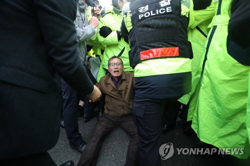 "왜 이래" 전두환에게 5월 단체 분노…"무릎 꿇고 사죄하라"