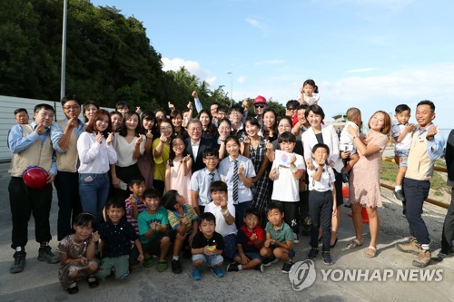 文대통령, 한국기업 건설 참여 템부롱대교 찾아 "자랑스럽다"