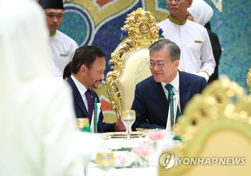 문대통령 "세계의 보물 브루나이, 한국과 함께 발전하길"
