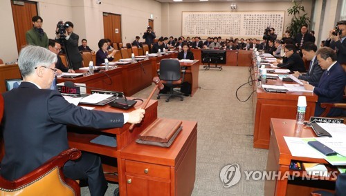 법사위, 미세먼지 법안 8건 의결…오늘 본회의 처리