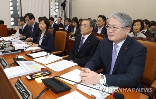 한국당 '문다혜씨 건보내역' 요구에 건보이사장 "누구라도 안돼"