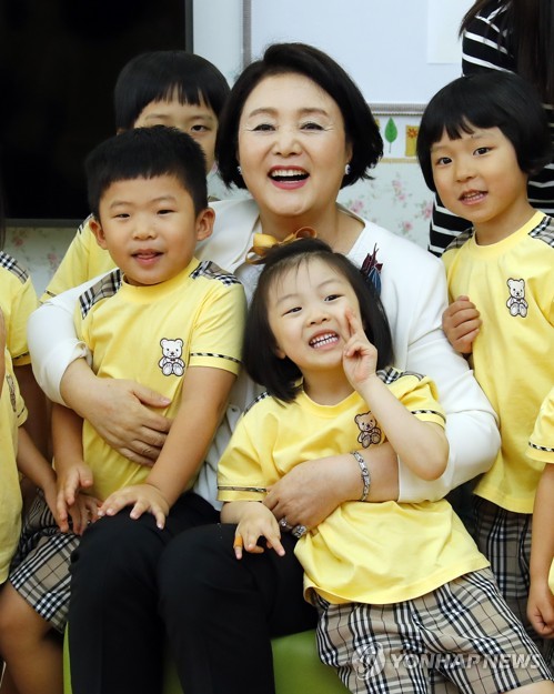 김정숙 여사, 말레이 한국국제학교 방문…"여러분이 양국 가교"