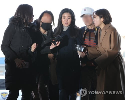 '구조동물 안락사' 케어 31일 총회…박소연 대표 재소환