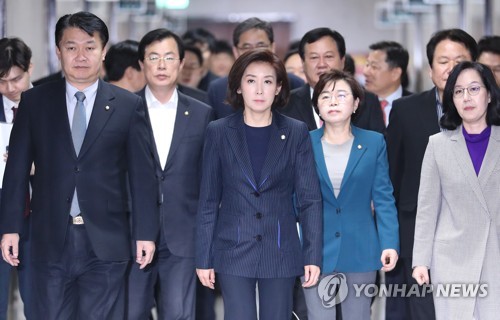 한국당, 오늘 패스트트랙 저지 위해 의원·당협위원장 비상총회