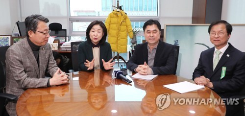 '공수처'에 멈춰선 선거제 패스트트랙…내일 4당 협상 주목