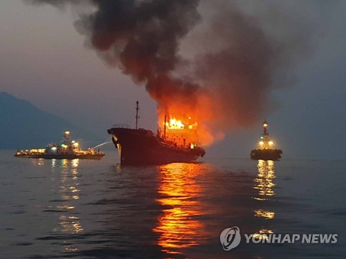 여수 해상서 석유제품운반선 불…2명 사망·1명 부상