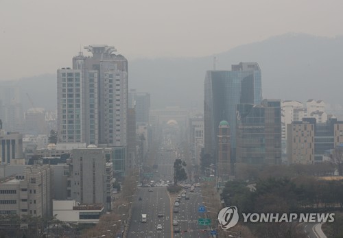 이해찬 "미세먼지 대책 철저히 강구…제조업체 배출 관리 중요"