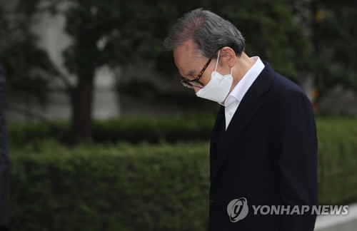 'MB 재산관리인' 이병모 "뇌물 전달 안 받아"…차명재산도 부인