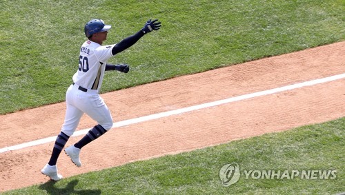 베탄코트·양의지·노진혁 릴레이 대포…NC 역사적인 첫 승리