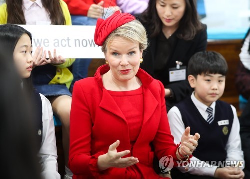 한국 청소년 만난 벨기에 왕비 "정책결정에 아동소외 안돼"