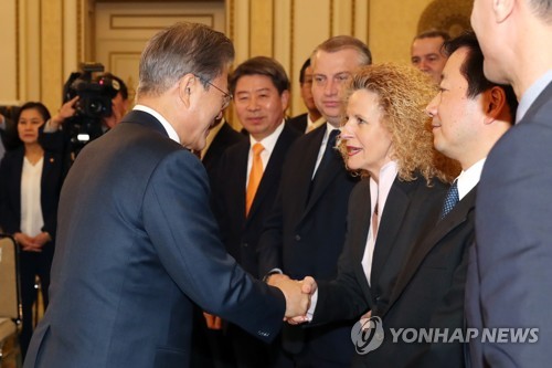 "한국서 경영은 도전"…외국기업, 靑에 규제완화 등 건의