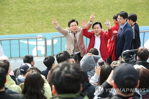 한국당 "두 후보 낙마로 꼬리자르기 안돼…나머지 5명도 부적격"