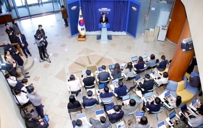 문 대통령, 이르면 7일 중폭 개각 전망…주요국 대사 4일 내정 발표