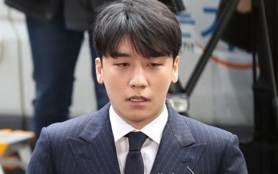 '성접대 의혹' 승리, 경찰 출석…"진실된 답변으로 조사받겠다"