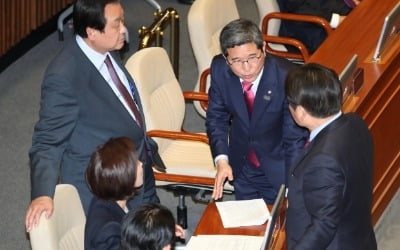 환노위, 비쟁점 법안만 처리하고 탄력근로제는 '하세월'