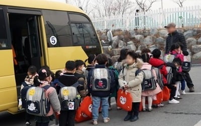 광주 유치원 문은 열었지만…'여전히 불안한 등원'