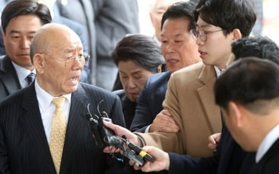 한국당 뺀 여야 4당 "전두환 씨에 철저히 죄 물어야"