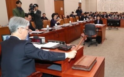 법사위, 미세먼지 법안 8건 의결…오늘 본회의 처리