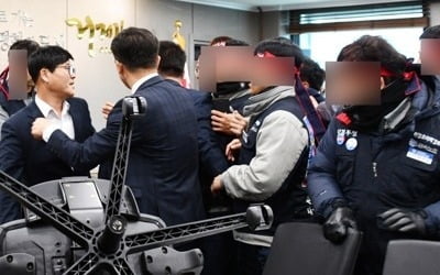 대우조선 노조원들 거제시장실 한때 점거…"매각반대 분명히"