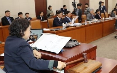 여야, 버닝썬 사태에 경찰청장 질타 "비리 종합판, 뒷북 수사"