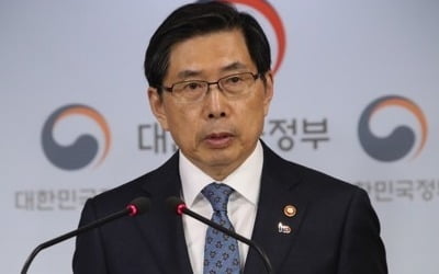 박상기 "'김학의 동영상' 직접 보지 않았지만 보고는 받아"