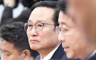 홍영표 "5·18 망언 의원 징계 꼼수 지연 시 4당 힘모아 퇴출"