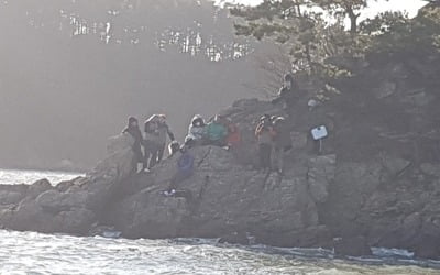 태안해경, 갯바위 고립된 낚시객 14명 잇달아 구조