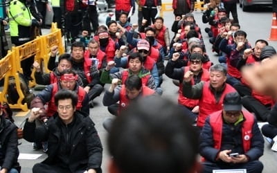 택시회사들, 사회적 합의 깨고 '월급제 반대'…기사들 강력반발