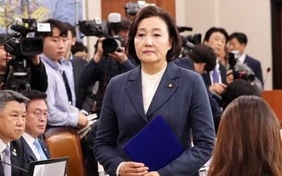 박영선 "내년 경제 심각하면 최저임금 동결 가까운 수준도 가능"